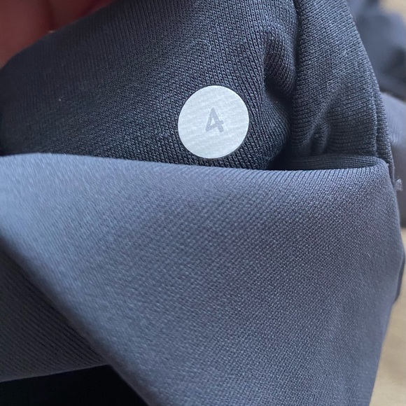 Lululemon wunder under like leggings with side leg detail in size 4 - Picture 11 of 12